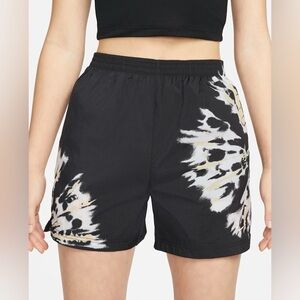 Nike Women’s Sportswear Shorts Black Size M